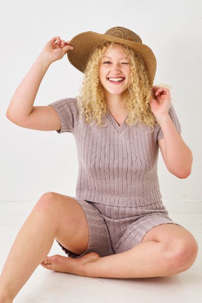 T-skjorte og shorts i bred rib i Maja